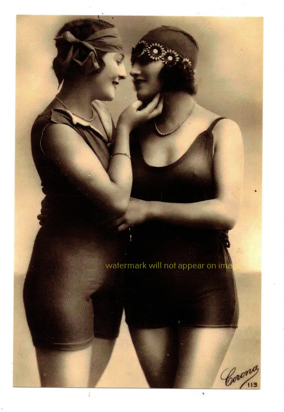 POSTCARD / Pin-up / Two affectionate women, 1920s