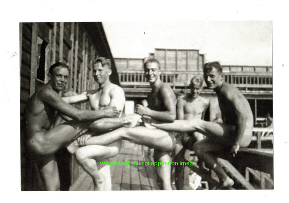 POSTCARD / Five nude soldiers with legs up, 1940