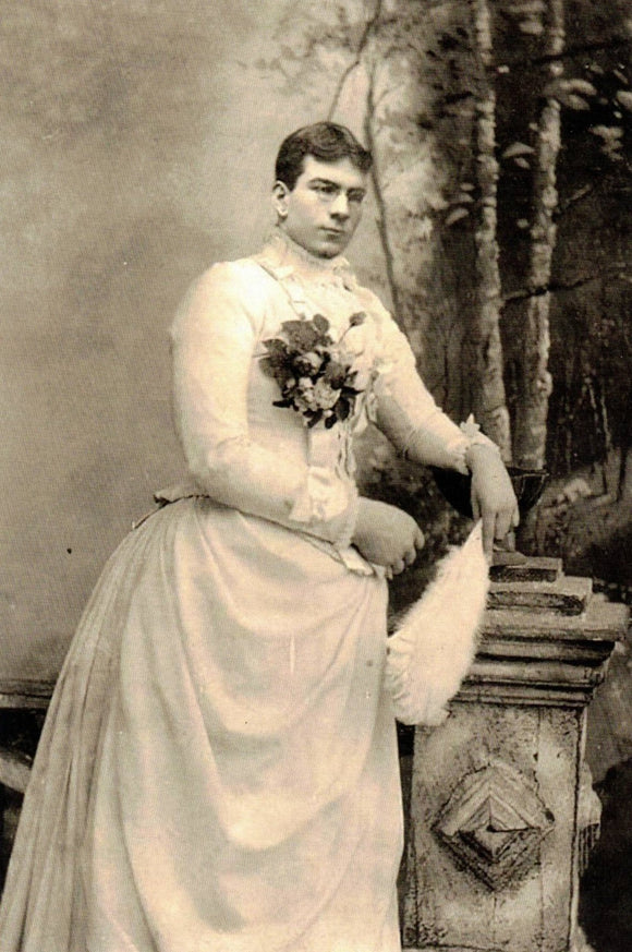POSTCARD / Victorian man in a dress