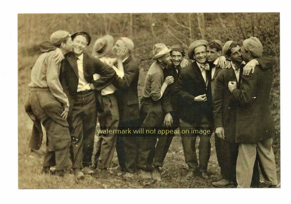 POSTCARD / Group of college men kissing, 1910