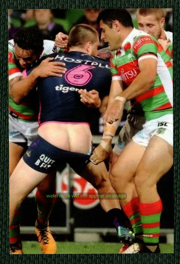 POSTCARD / Rugby men nude butt reveal