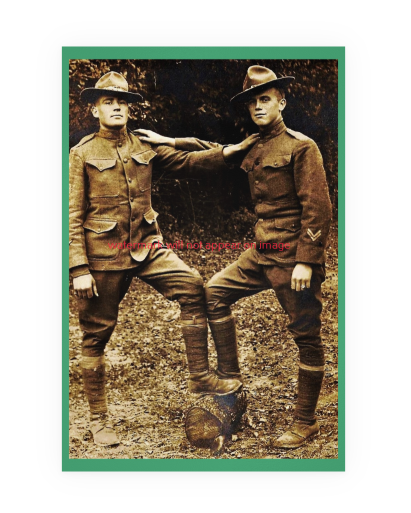 POSTCARD / Two handsome WWI soldiers