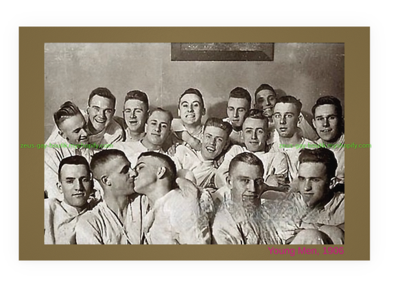 POSTCARD / Affectionate men in nightshirts, 1906 (olive)