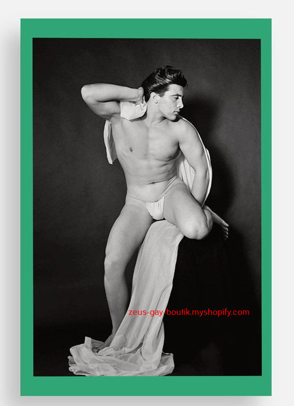 POSTCARD / FITZGERALD, Danny / Louis in classical pose, 1962