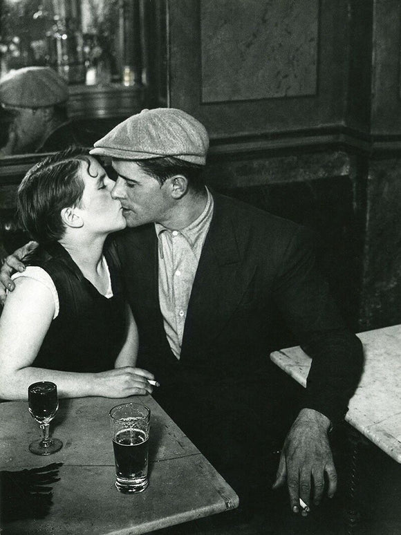 POSTCARD / BRASSAI / Couple in a bistro, Paris 1932