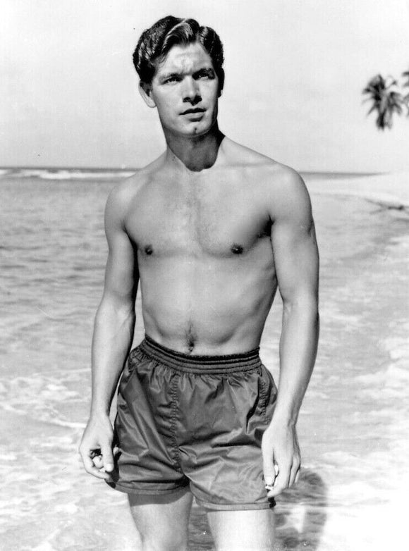 POSTCARD / Stephen Boyd in swimsuit, 1957