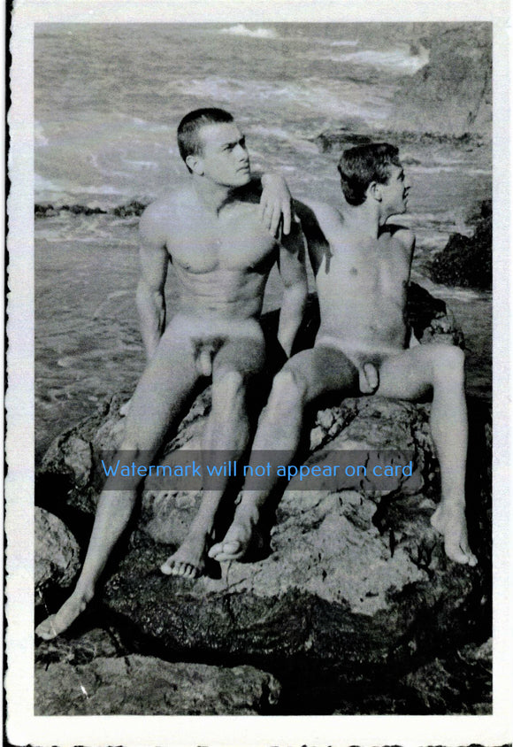 GREETING CARD / 1950s Men nude on the beach