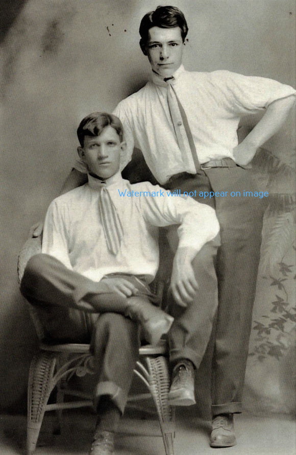 POSTCARD / Two handsome college men, 1910s