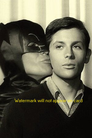 POSTCARD / BATMAN / Adam West + Burt Ward / Batman kissing Robin