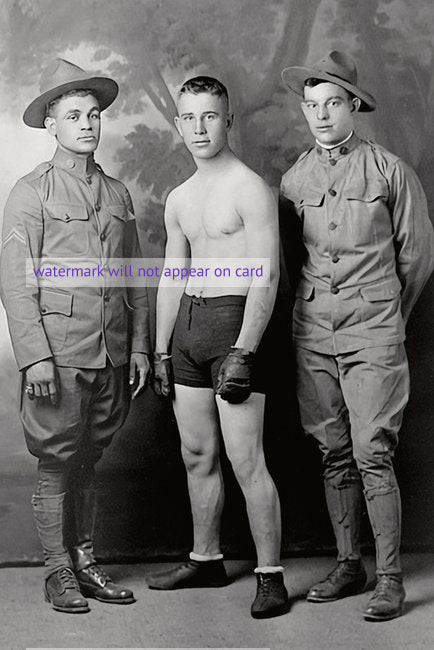 POSTCARD / Two soldiers, one boxer