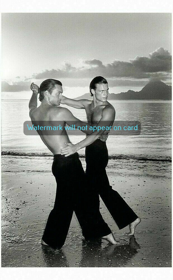 GREETING CARD / Two male dancers on shore