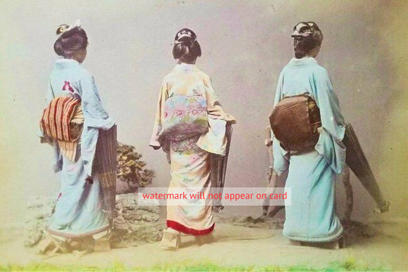 POSTCARD / Three Geishas from the back, 1880s / Kusakabe Kimbei