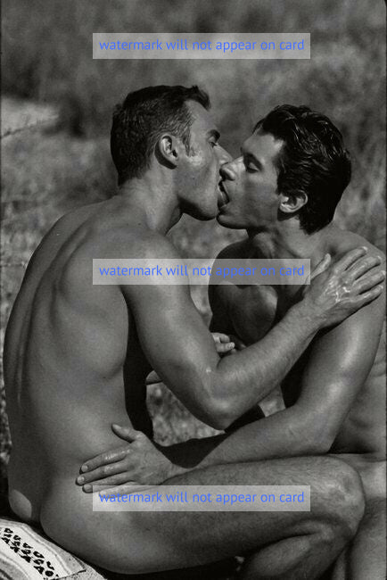 POSTCARD / Nude couple kissing