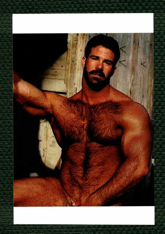POSTCARD / Pete Kuzak nude against barn door