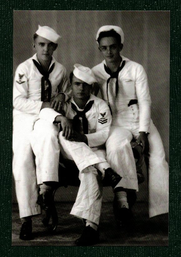 POSTCARD / Three sailors in white