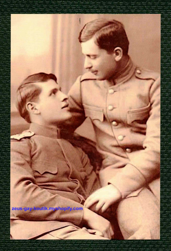 POSTCARD / Affectionate Bulgarian WWI soldiers, 1915