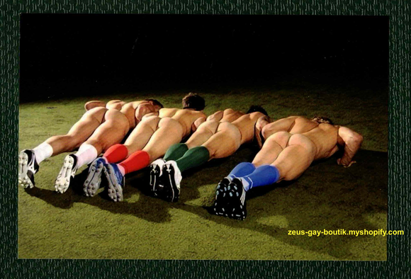 POSTCARD / SOCCER / Players push-ups