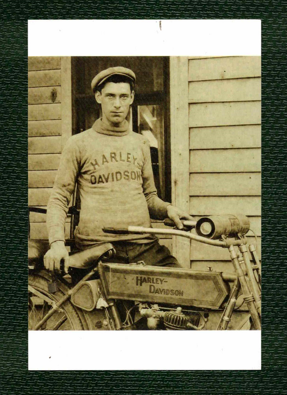 POSTCARD / Man + Harley-Davidson motorcycle (B)