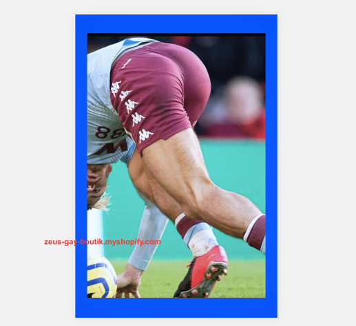 POSTCARD / SOCCER / Player's red shorts
