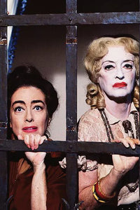 POSTCARD / Bette Davis + Joan Crawford / Whatever happened to Baby Jane ? 1962 / Robert Aldrich