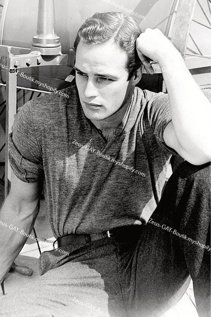 POSTCARD / Marlon Brando pensive, 1950s