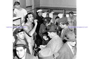 POSTCARD / Baseball players nude in locker room