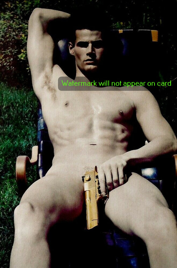 GREETING CARD / Man nude with golden gun