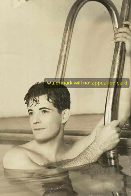 POSTCARD / Ramon Novarro in pool