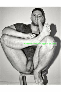 POSTCARD / Joe nude with leg up