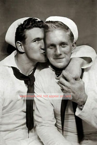 POSTCARD / Two affectionate sailors in white