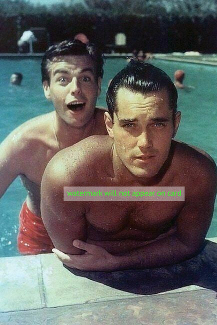 POSTCARD / Robert Wagner + Jeffrey Hunter in pool, 1956