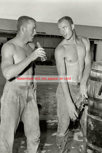 POSTCARD / Two soldiers drinking from bottles