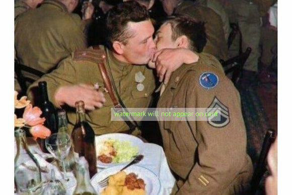 POSTCARD / Russian + American soldiers kissing, 1945