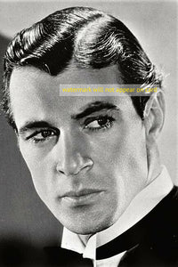 POSTCARD / Gary Cooper looking sideways