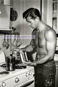 POSTCARD / George Nader in kitchen