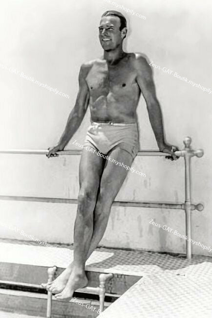 POSTCARD / Randolph Scott in swimsuit poolside