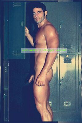 POSTCARD / Tex Murdoch nude in gym lockers